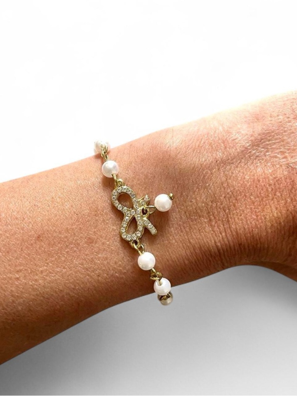 Gold Tone Pearl Bow Bracelet - Elegant Women's Jewelry - Never been used